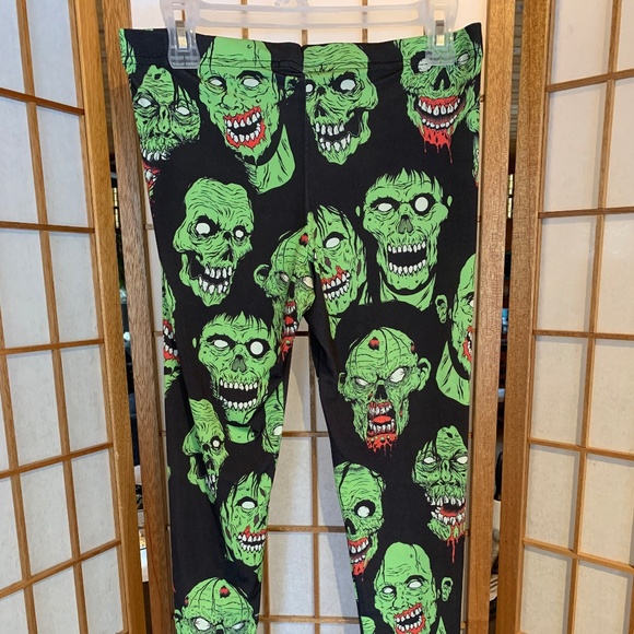 Hot Topic Zombie Print Leggings - Picture 2 of 11